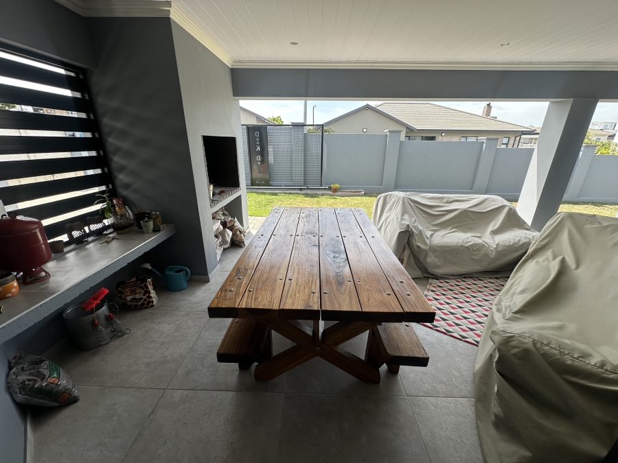 2 Bedroom Property for Sale in Reebok Western Cape